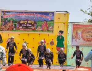 स्वामी विवेकानंद अकादमी इंग्लिश मीडियम स्कूल द्वारा मातृ-पितृ दिवस पर भव्य सांस्कृतिक आयोजन