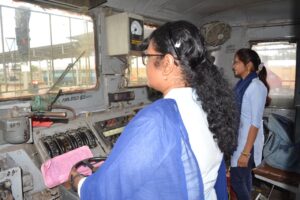 अंतर्राष्ट्रीय महिला दिवस : दक्षिण पूर्व मध्य रेलवे में महिलाएँ निभा रहीं महत्वपूर्ण जिम्मेदारियाँ